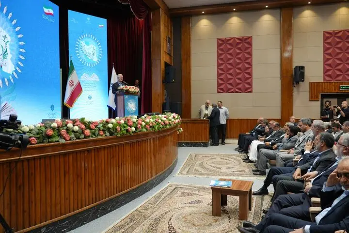 معلم از نظر معیشتی در جایگاهی قرار بگیرد که الگو باشد